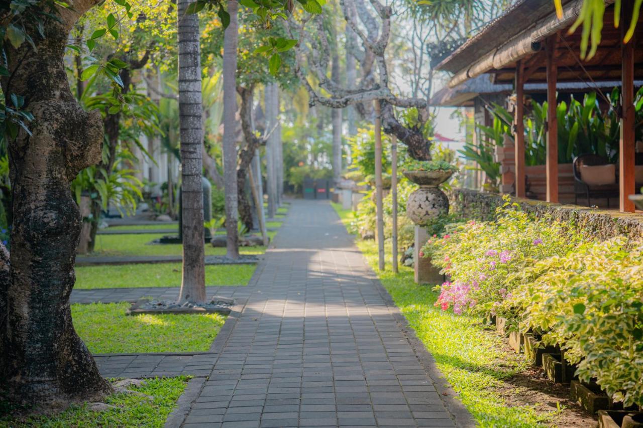 Griya Santrian A Beach Resort And Spa Санур Екстер'єр фото